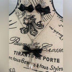 Vintage Rhinestone Necklace & Earring 💧